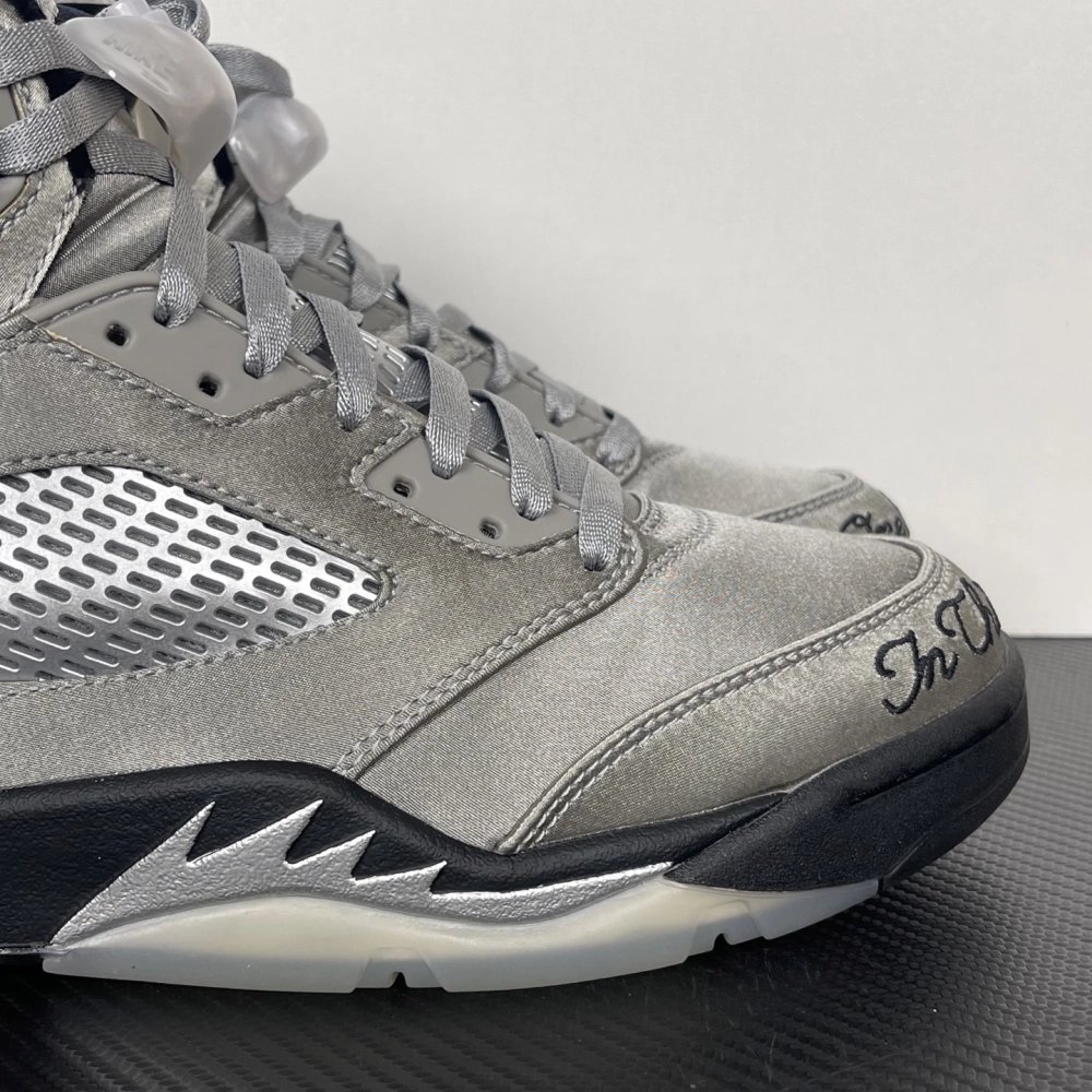 Air Jordan 5 Wings Medium Grey / Black