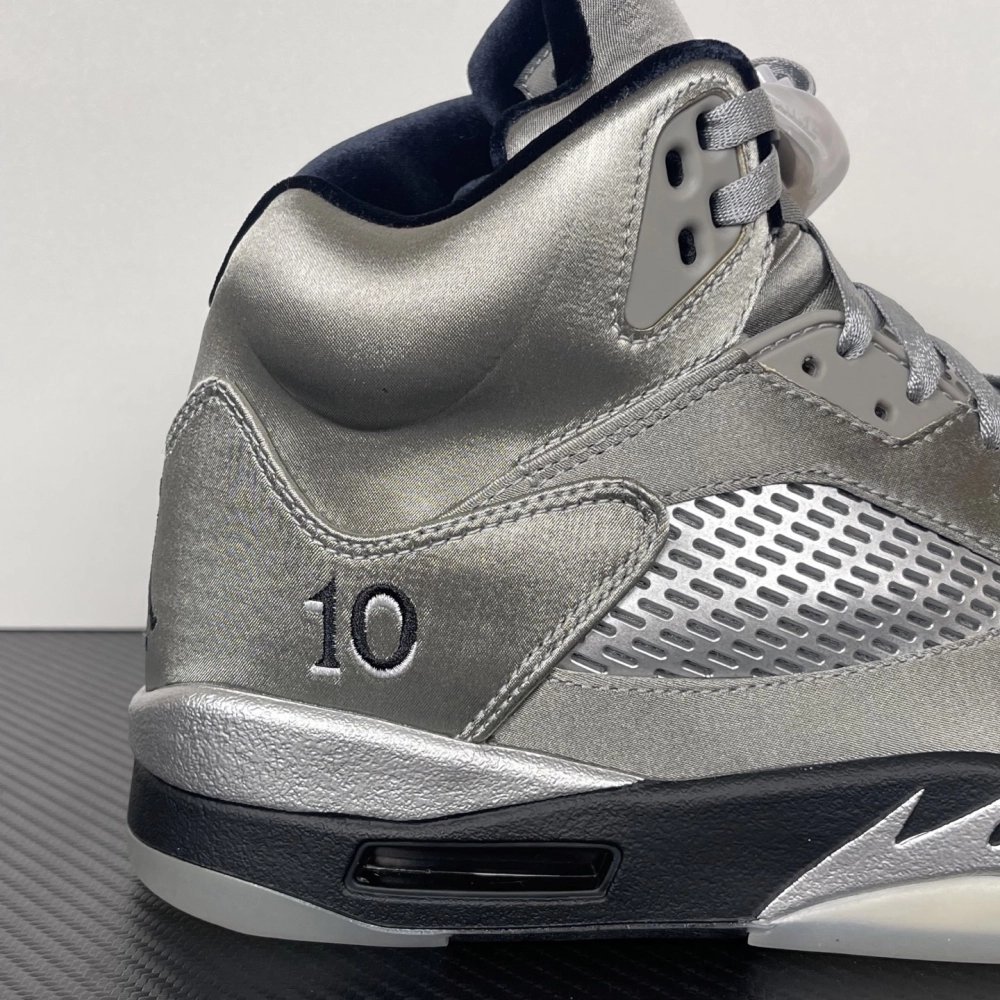 Air Jordan 5 Wings Medium Grey / Black