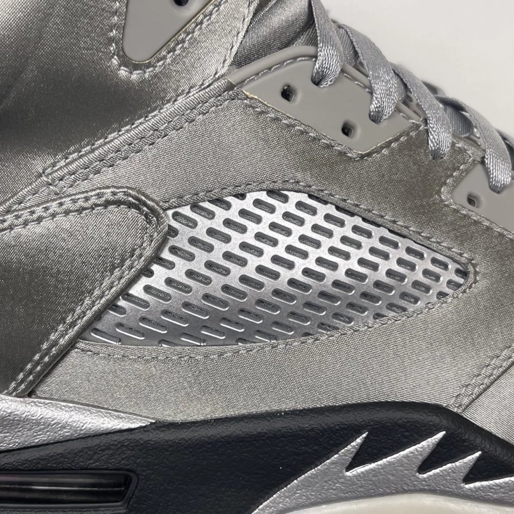 Air Jordan 5 Wings Medium Grey / Black