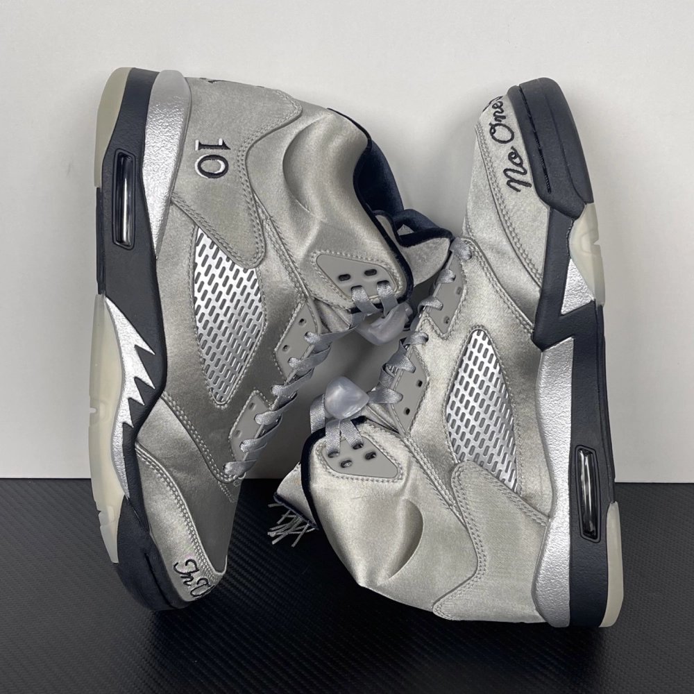 Air Jordan 5 Wings Medium Grey / Black