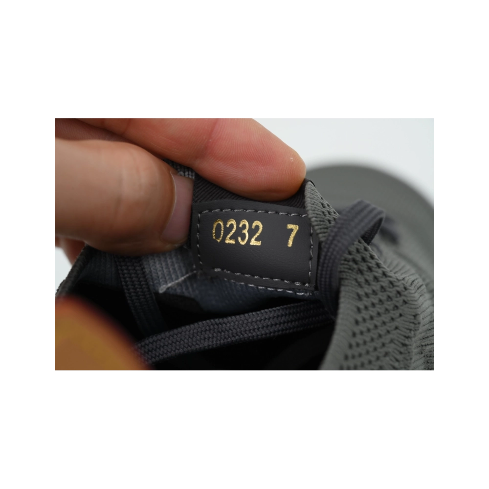 Louis Vuitton Runner Tatic Sneaker Grayish White