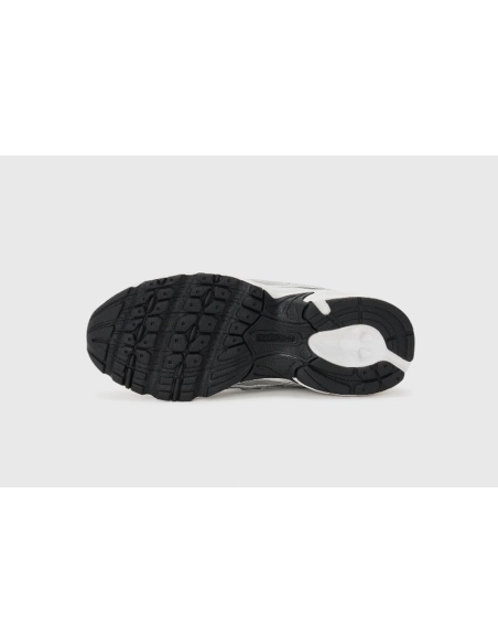 New Balance 740 White Black