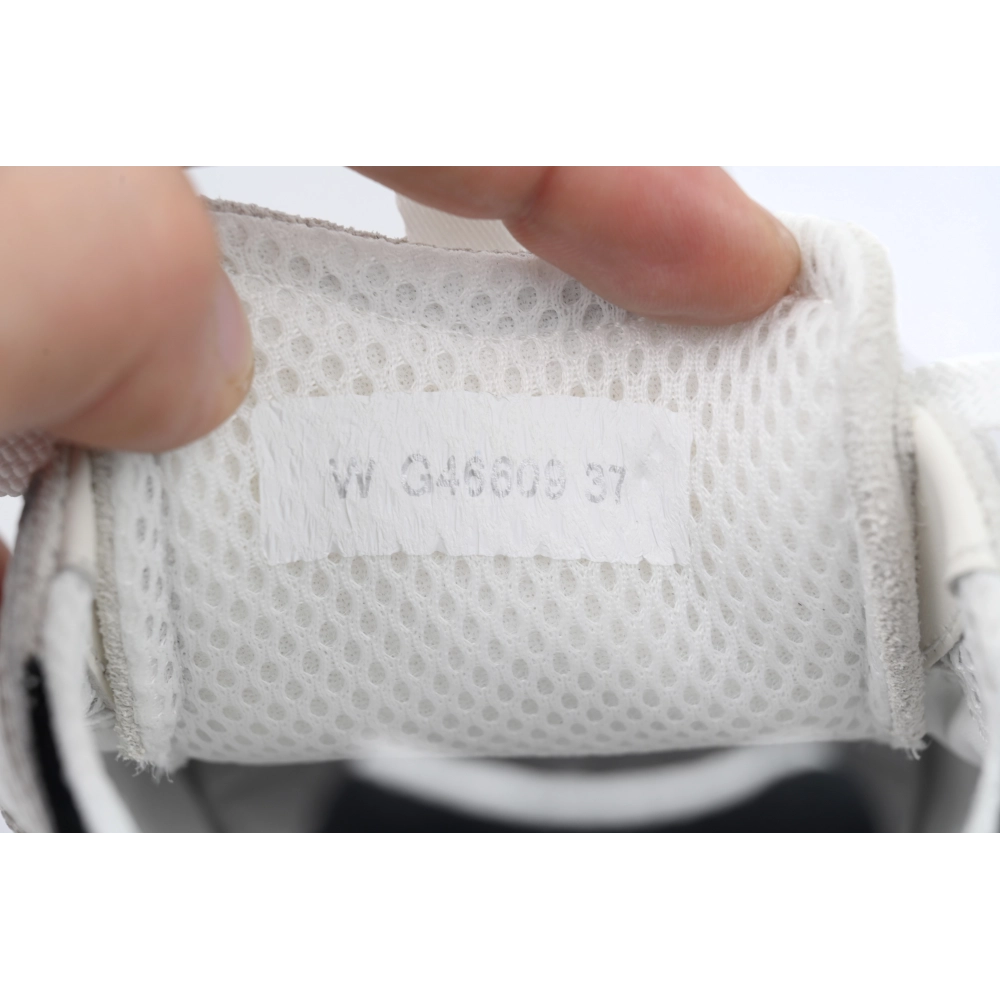 Chanel Interlocking CC Logo Calfskin Suede Calfskin Sneakers White