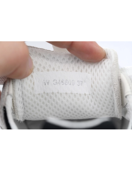 Chanel Interlocking CC Logo Calfskin Suede Calfskin Sneakers White