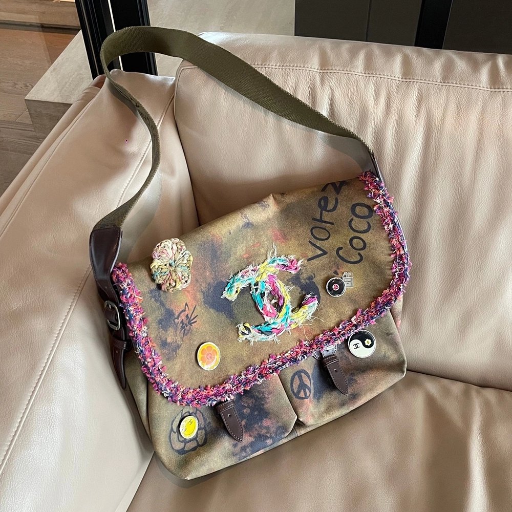 Chanel Graffiti Washed Toile Large Messenger A92790 42X30X13cm,Chanel Bags,BAGS