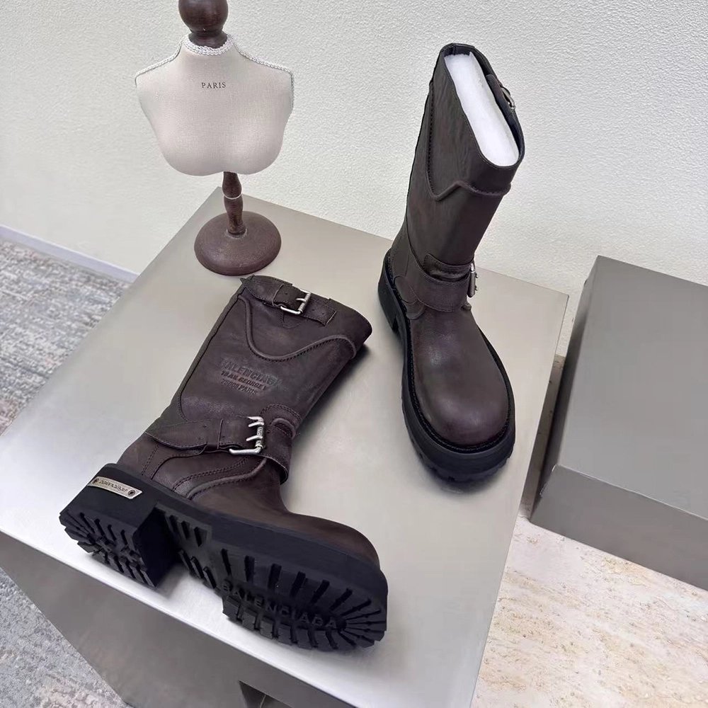 Balenciaga Womens Venom Boot in Brown,ASICS