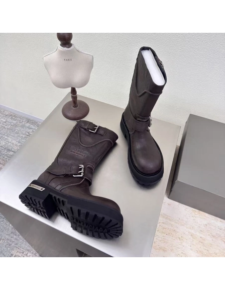 Balenciaga Womens Venom Boot in Brown,ASICS