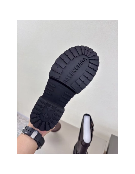 Balenciaga Womens Venom Boot in Brown,ASICS