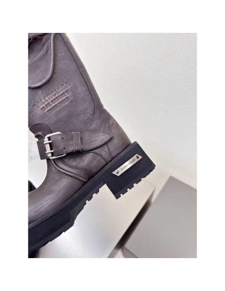 Balenciaga Womens Venom Boot in Brown,ASICS