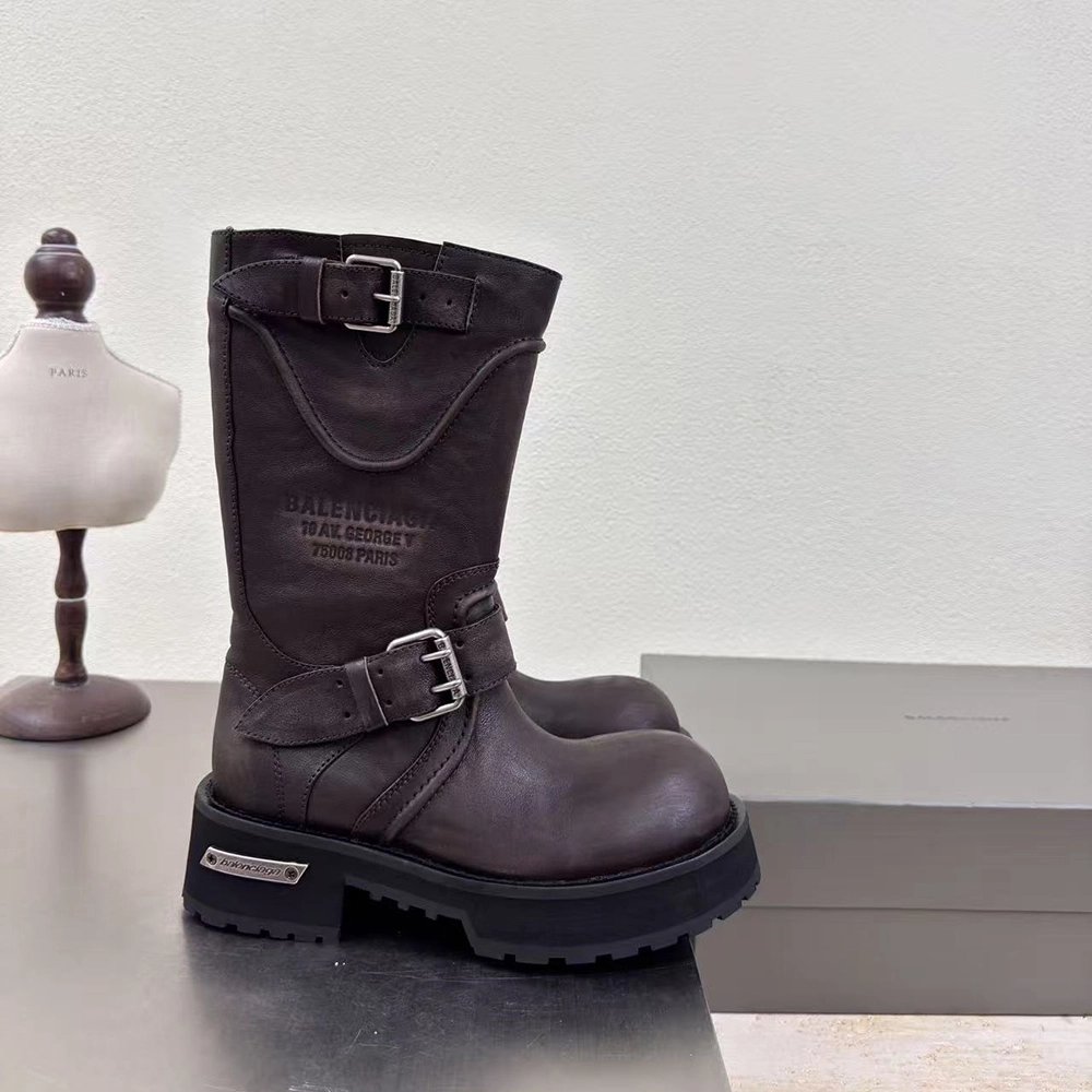 Balenciaga Womens Venom Boot in Brown,ASICS