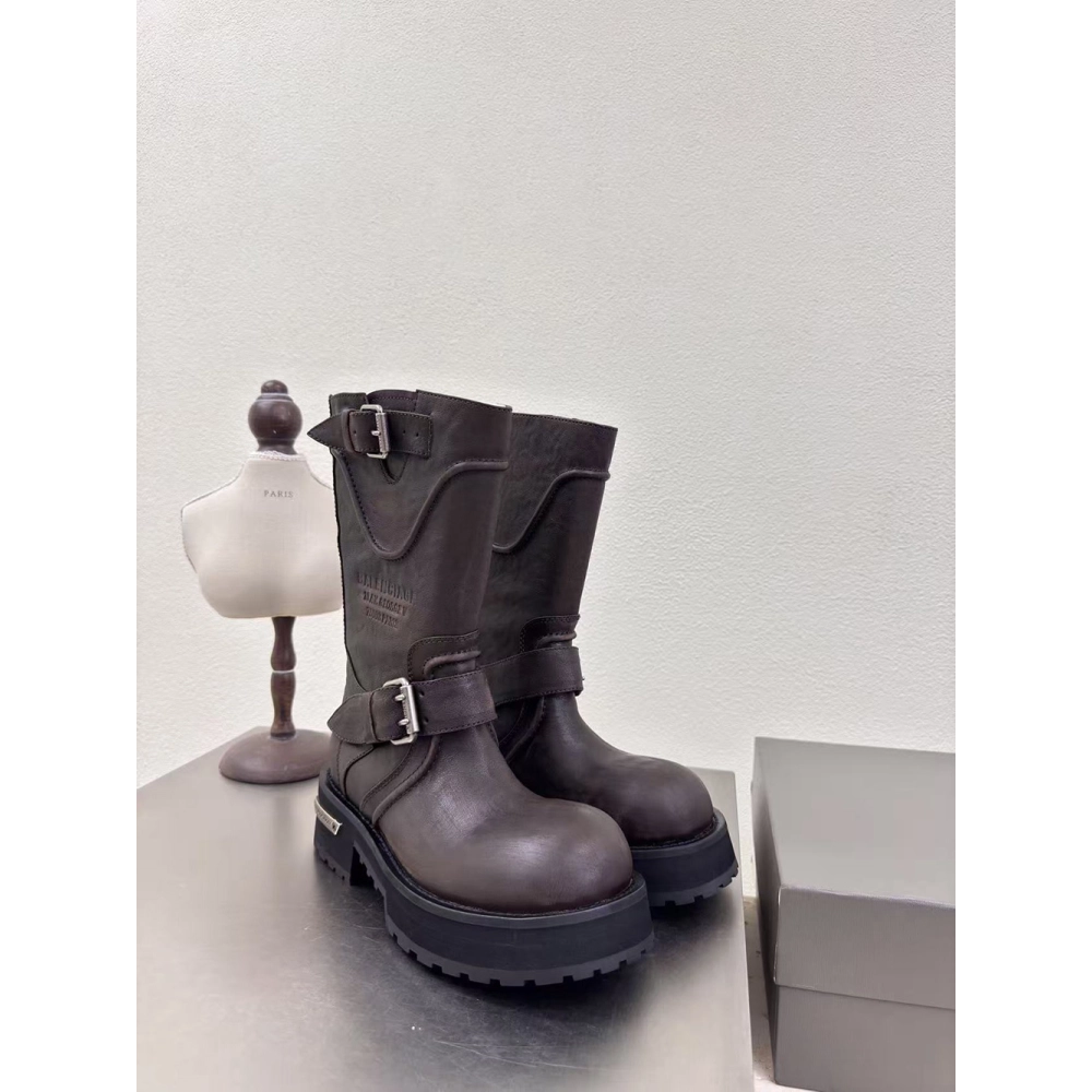 Balenciaga Womens Venom Boot in Brown,ASICS