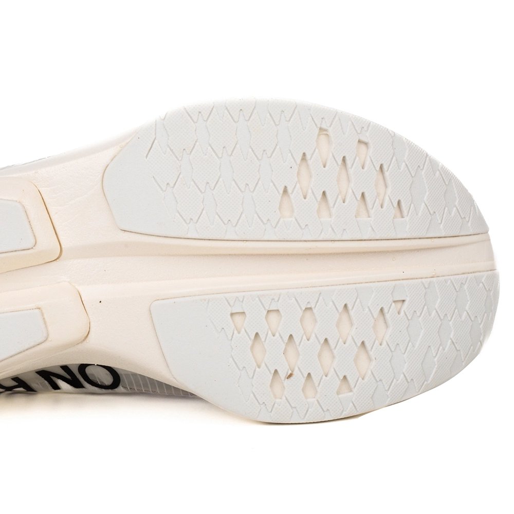 ON Cloudboom Strike White Black,ON SNEAKERS