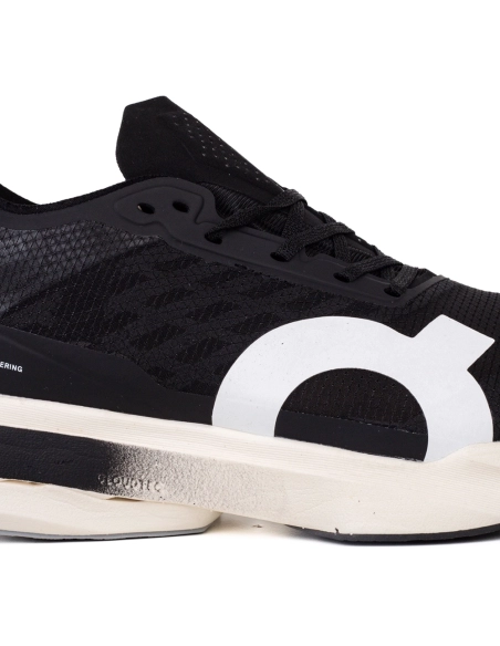 ON Cloudboom Strike Black White,ON SNEAKERS