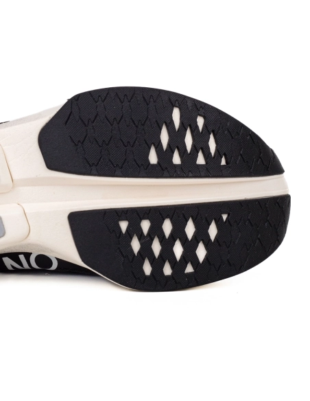 ON Cloudboom Strike Black White,ON SNEAKERS