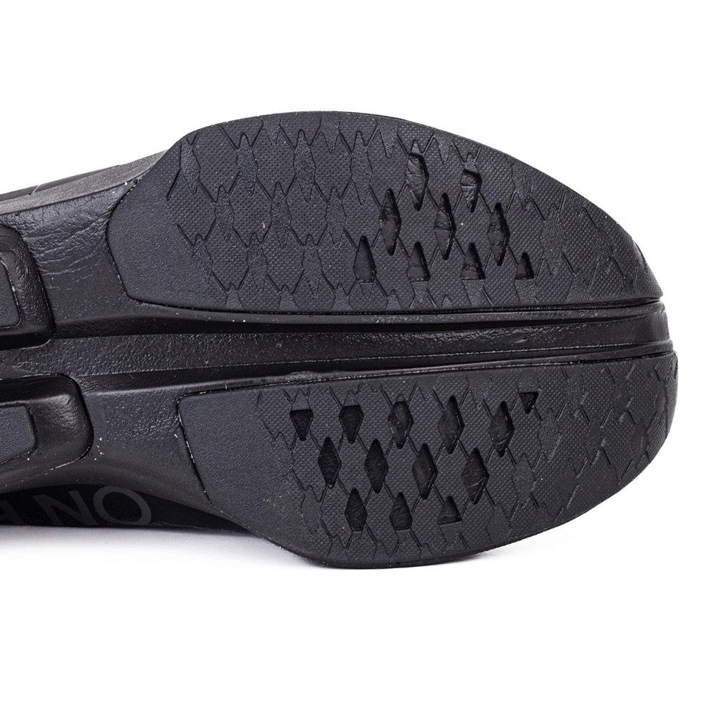 ON Cloudboom Strike Triple Black,ON SNEAKERS