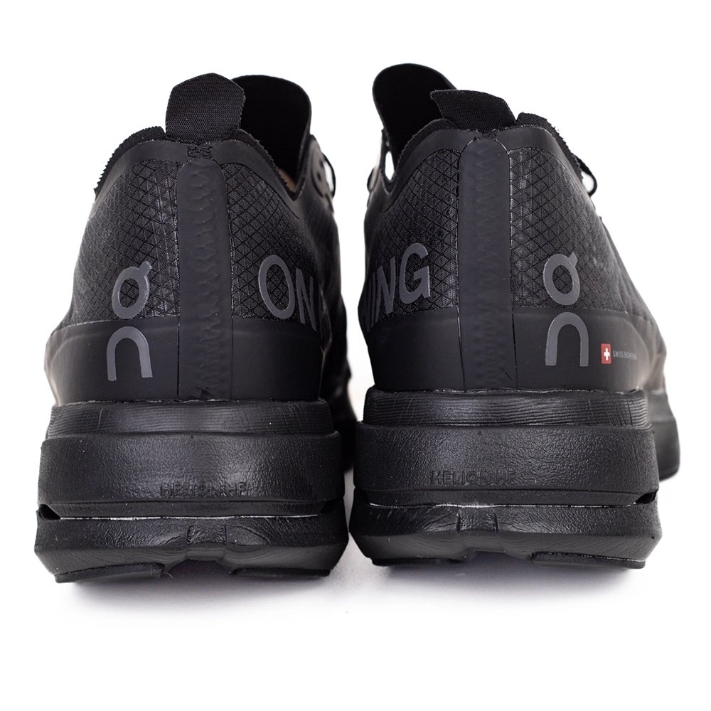 ON Cloudboom Strike Triple Black,ON SNEAKERS