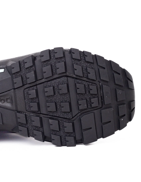 ON Cloudrock Mid Waterproof Triple Black,ON SNEAKERS