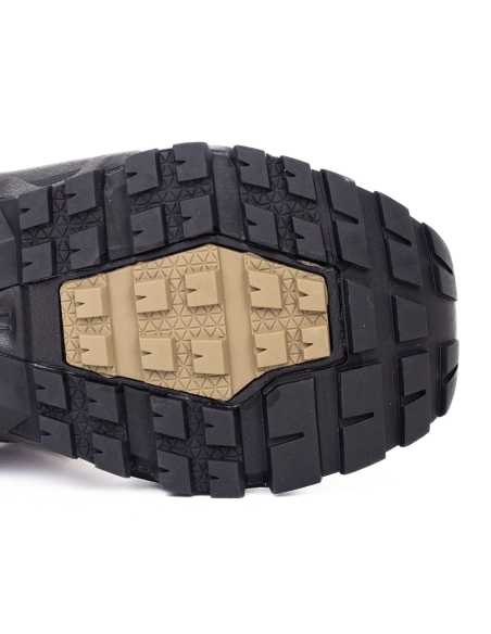 ON Cloudrock Mid Waterproof  Hunter Black,ON SNEAKERS