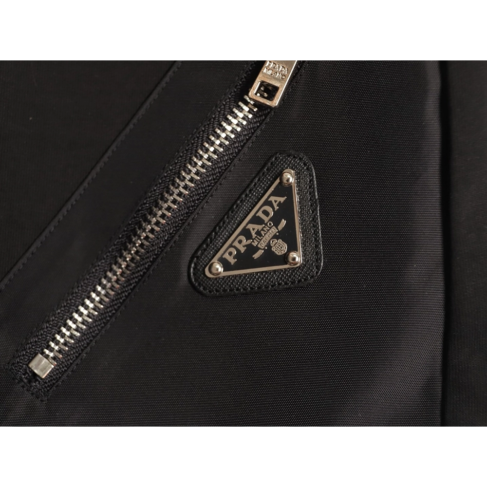 Prada slanted triangle pocket zipper shorts,Prada