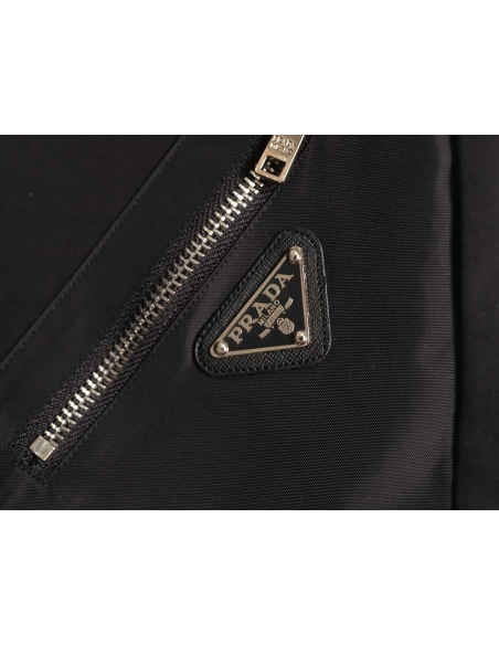 Prada slanted triangle pocket zipper shorts,Prada