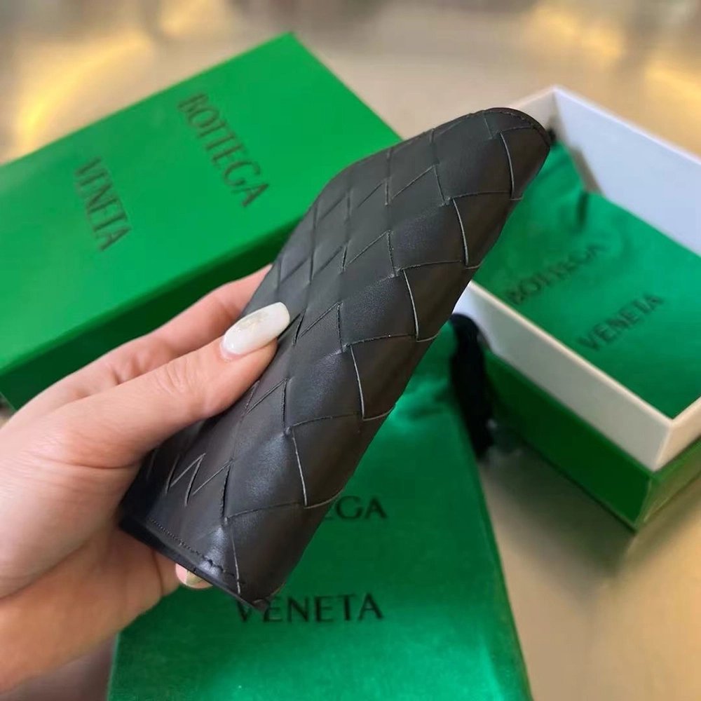 Bottega Veneta Intrecciato Passport Case 749441 13.3X9.5cm,Bottega Veneta Wallets
