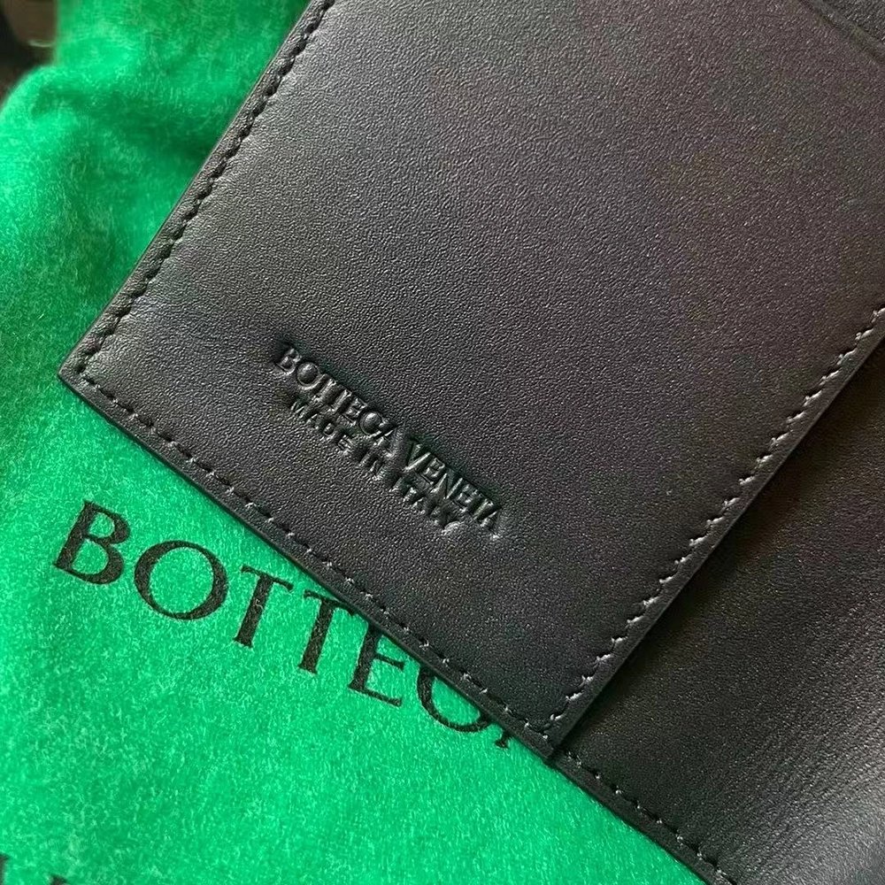 Bottega Veneta Intrecciato Passport Case 749441 13.3X9.5cm,Bottega Veneta Wallets