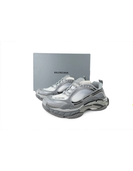 Discover premium Balenciaga Triple S 2 Gradient Grey 865849 WTR2G 1800 sneakers. Shop iconic styles from top brands¡ªcrafted for
