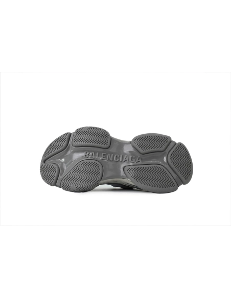 Discover premium Balenciaga Triple S 2 Gradient Grey 865849 WTR2G 1800 sneakers. Shop iconic styles from top brands¡ªcrafted for