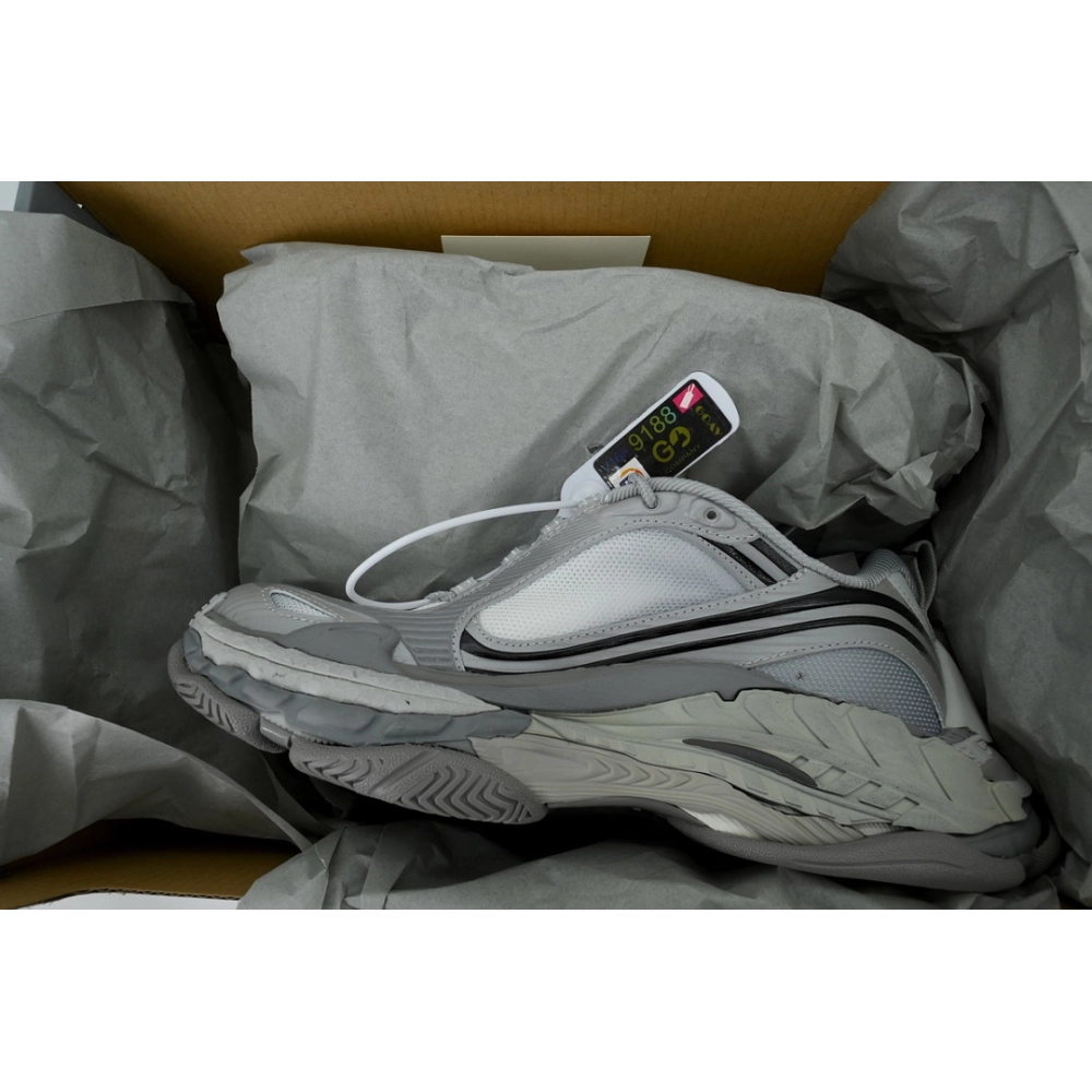 Discover premium Balenciaga Triple S 2 Gradient Grey 865849 WTR2G 1800 sneakers. Shop iconic styles from top brands¡ªcrafted for