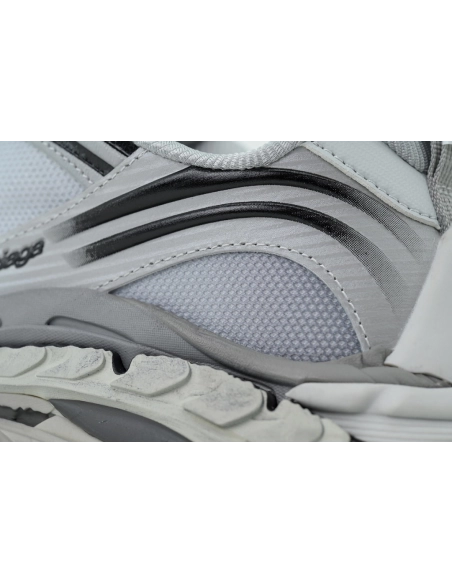 Discover premium Balenciaga Triple S 2 Gradient Grey 865849 WTR2G 1800 sneakers. Shop iconic styles from top brands¡ªcrafted for