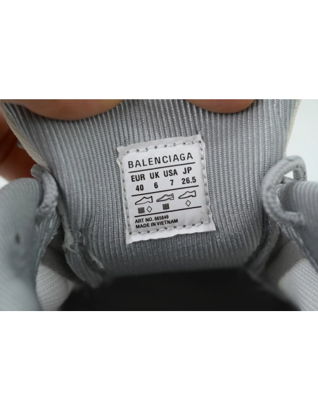 Discover premium Balenciaga Triple S 2 Gradient Grey 865849 WTR2G 1800 sneakers. Shop iconic styles from top brands¡ªcrafted for