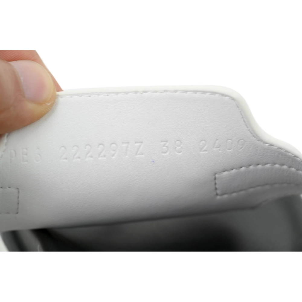 Discover premium Hermes Flat Thong Sandals White sneakers. Shop iconic styles from top brands¡ªcrafted for men and women.
