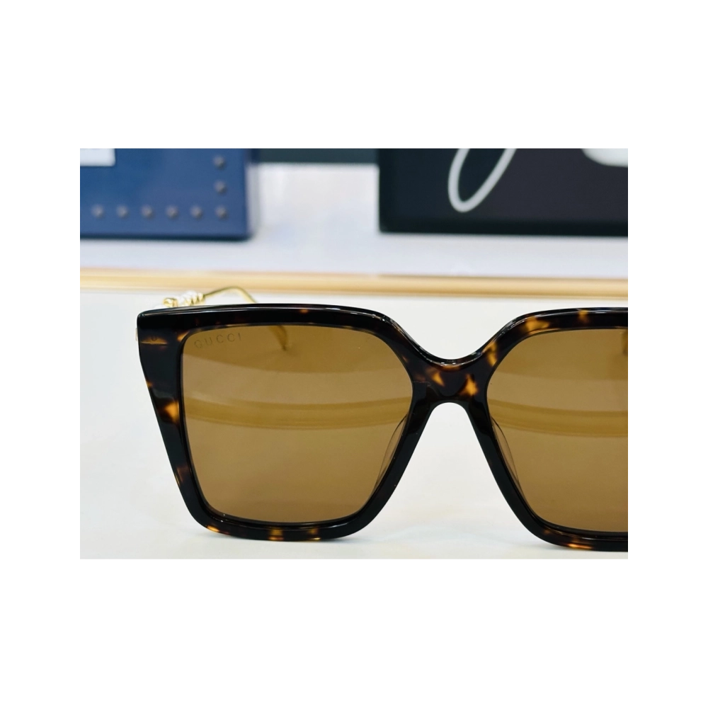Gucci Sunglasses 014 | High Fashion Eyewear | Signature Design