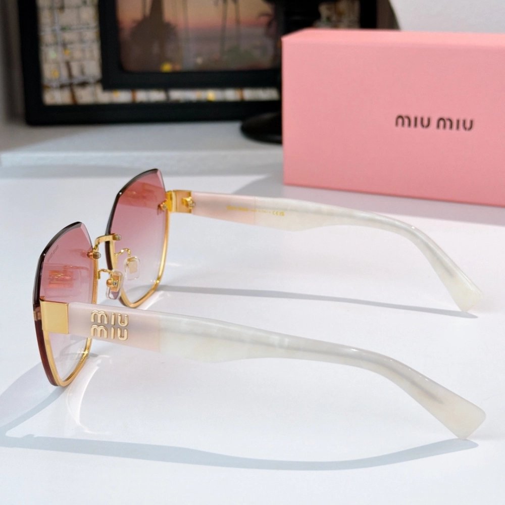 Miu Miu Sunglasses 062,Miu Miu Sunglasses,Sunglasses,Accessories