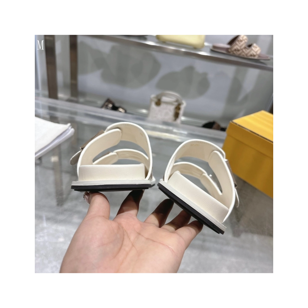 Fendi Slippers 031,Fendi Slippers,Slides Slippers,More Brands
