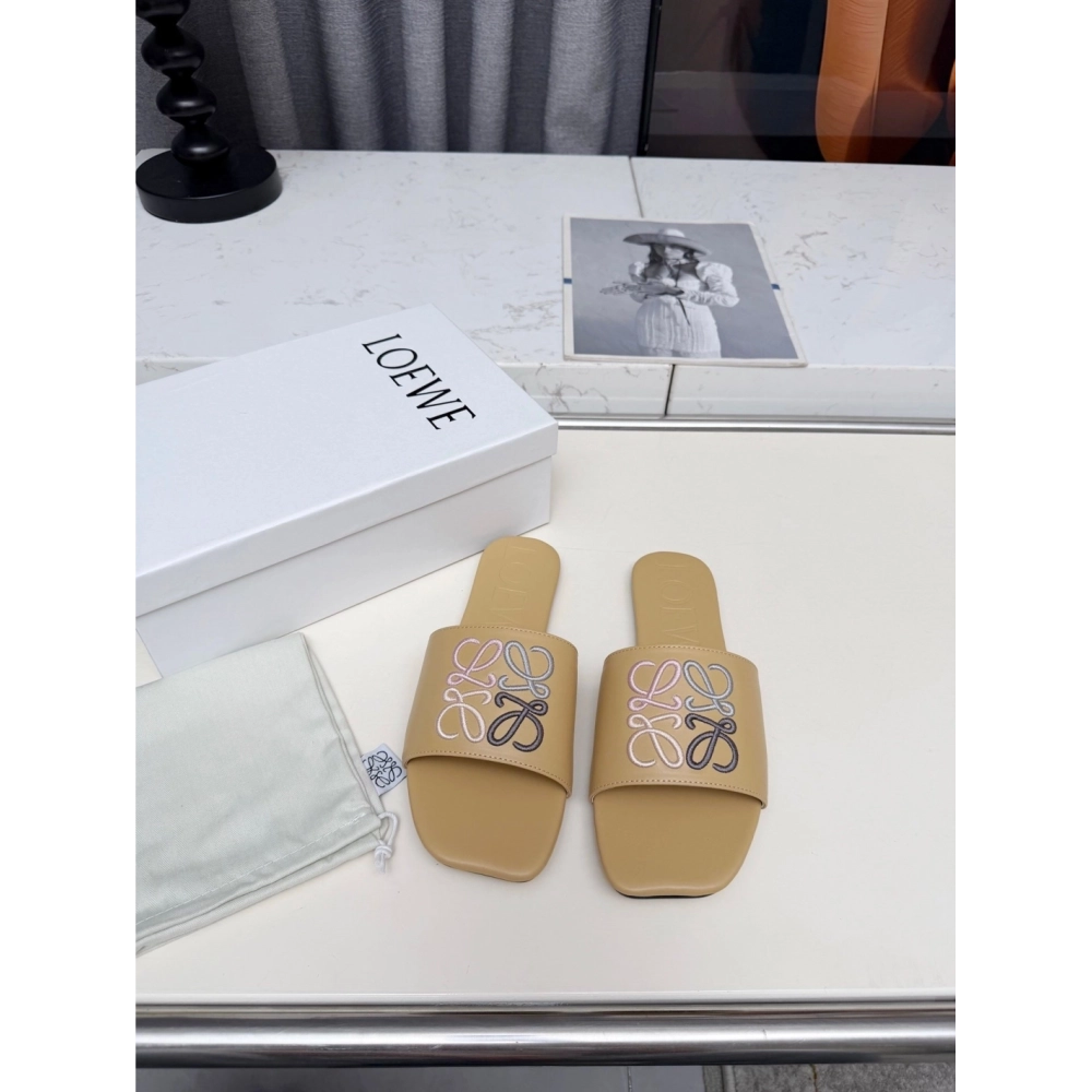 LOEWE Slippers 034,Loewe Slippers,Slides Slippers,More Brands