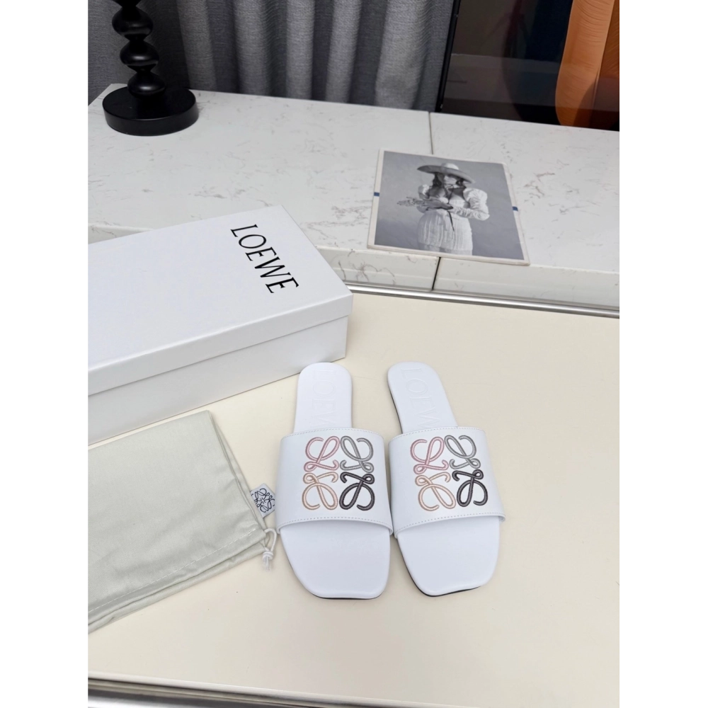 LOEWE Slippers 036,Loewe Slippers,Slides Slippers,More Brands