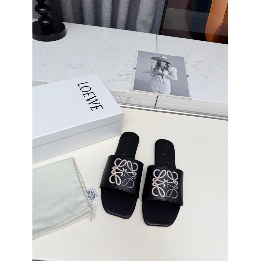 LOEWE Slippers 038,Loewe Slippers,Slides Slippers,More Brands