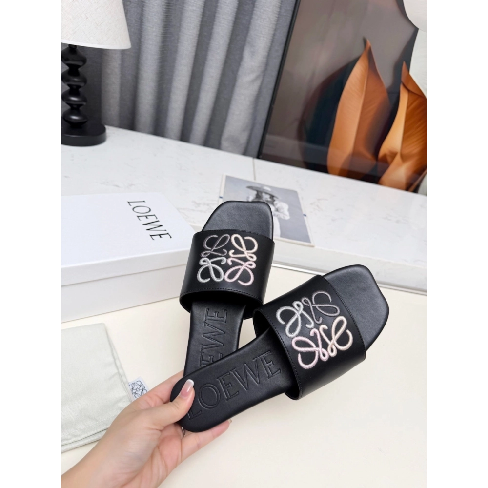 LOEWE Slippers 038,Loewe Slippers,Slides Slippers,More Brands
