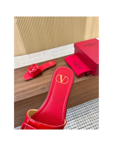 Valentino slippers 106,Valentino Slippers,Slides Slippers,More Brands