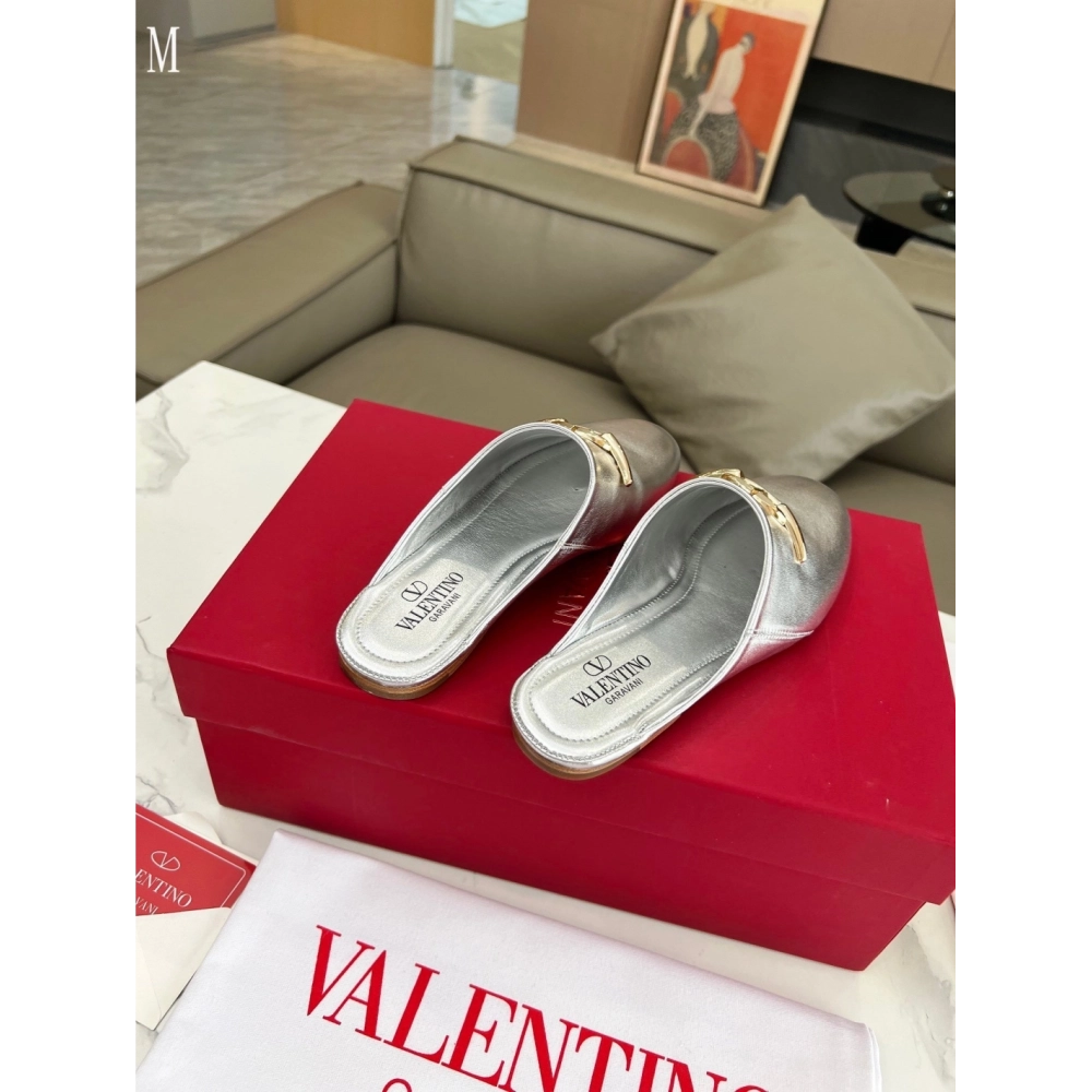 Valentino slippers 128,Valentino Slippers,Slides Slippers,More Brands