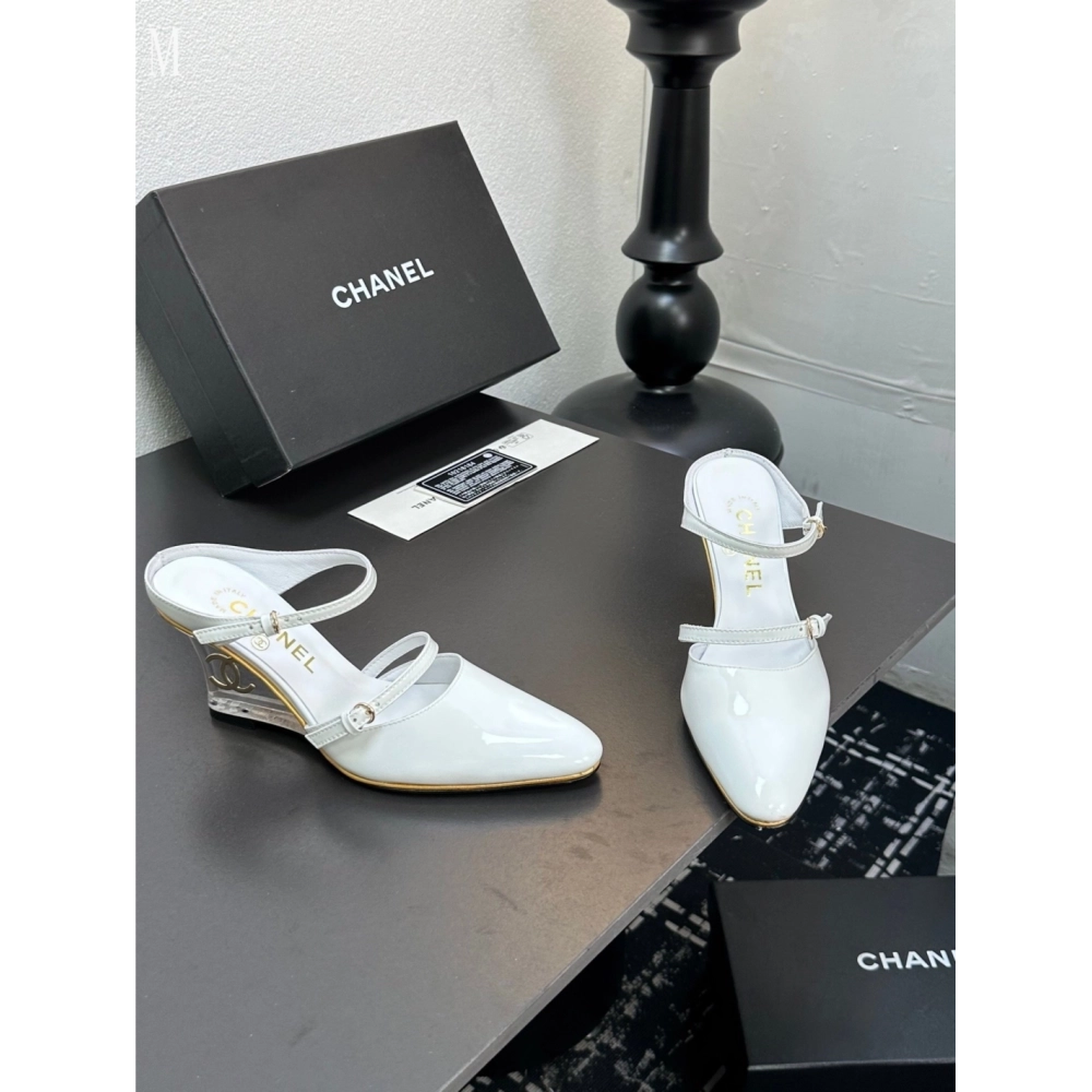 Chanel Slippers 027,Chanel Slippers,Slides Slippers,More Brands