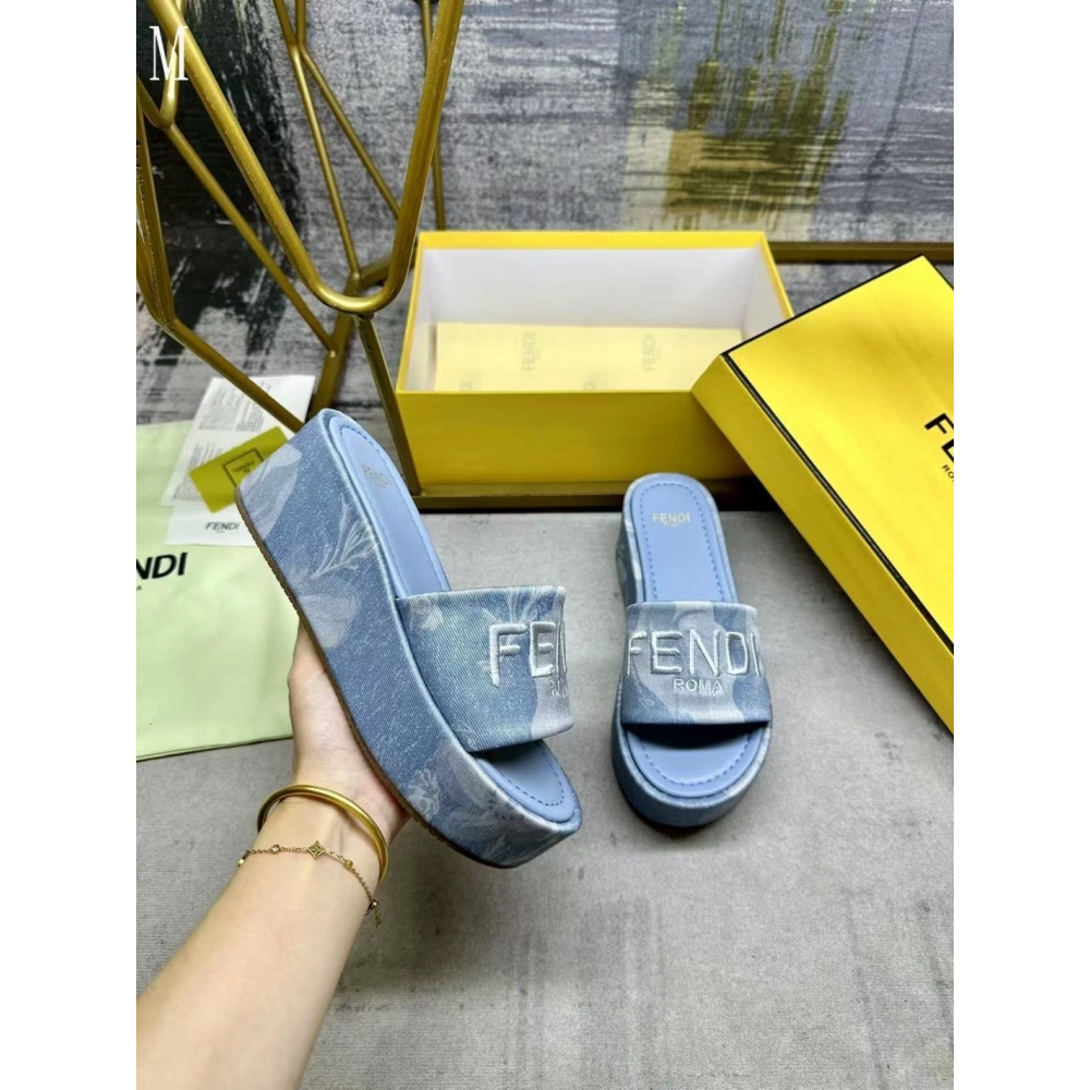 Fendi Slippers 044,Fendi Slippers,Slides Slippers,More Brands