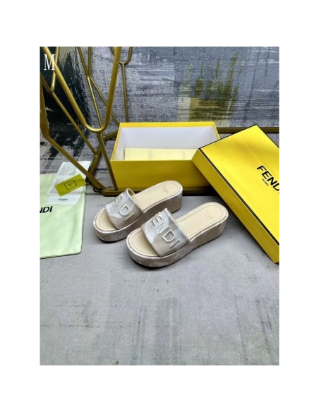 Fendi Slippers 045,Fendi Slippers,Slides Slippers,More Brands