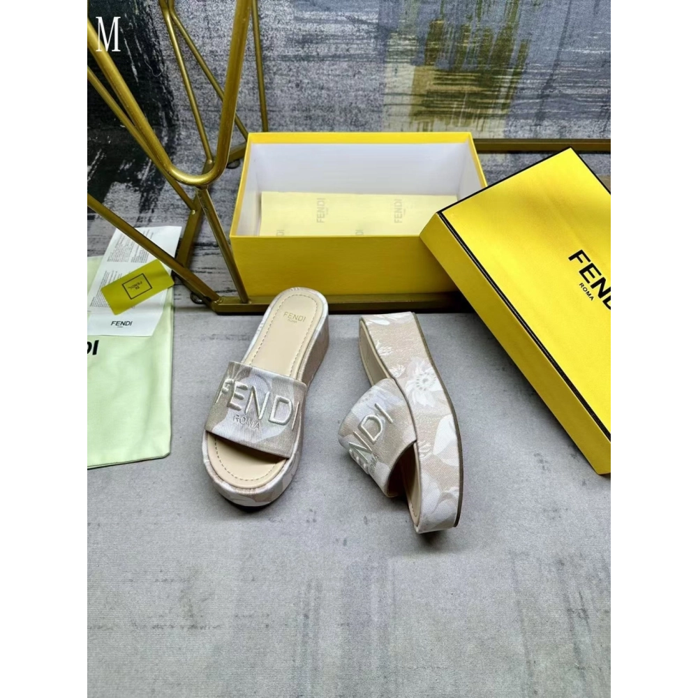 Fendi Slippers 045,Fendi Slippers,Slides Slippers,More Brands