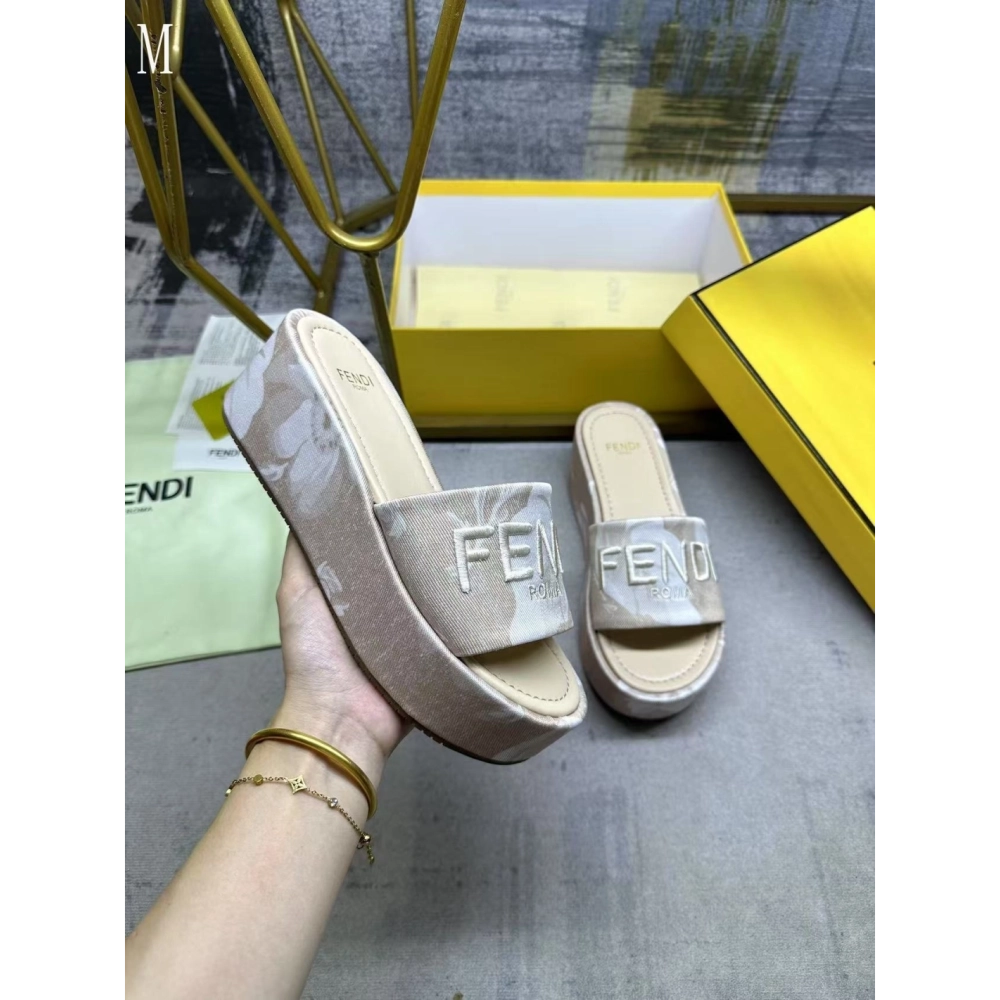Fendi Slippers 045,Fendi Slippers,Slides Slippers,More Brands