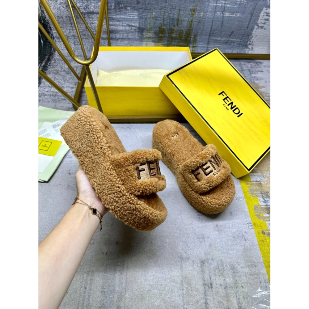 Fendi Slippers 056,Fendi Slippers,Slides Slippers,More Brands