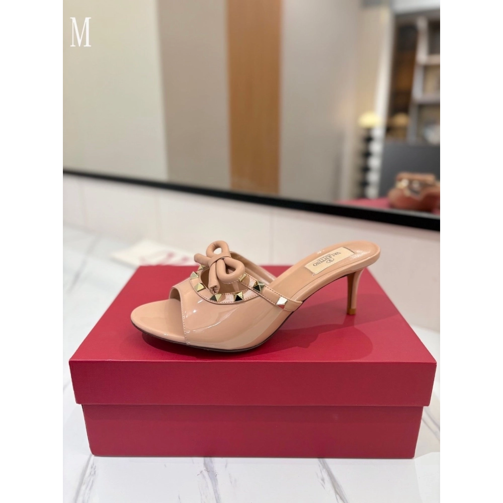 Valentino slippers 117,Valentino Slippers,Slides Slippers,More Brands