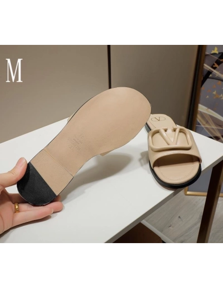 Valentino slippers 118,Valentino Slippers,Slides Slippers,More Brands