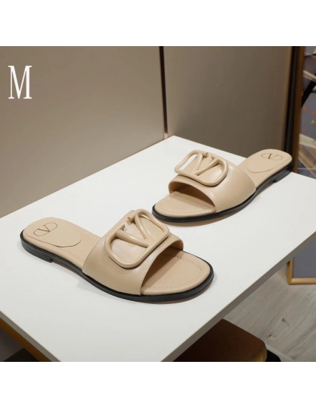 Valentino slippers 118,Valentino Slippers,Slides Slippers,More Brands
